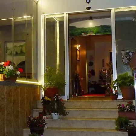 Yasmin Motel 2* אגווה